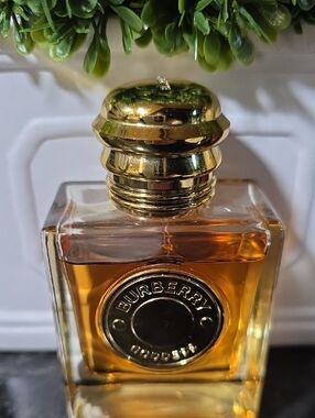 Burberry Amber-Brown Eau de Parfum Bottle